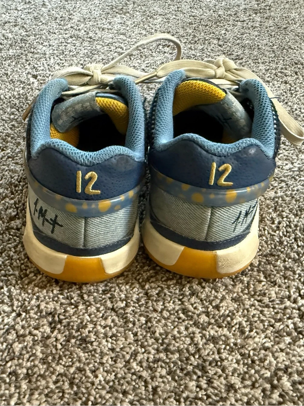 Youth Boys Ja Morant Nike Basketball Shoes size 2.5 Y